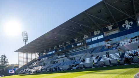 Die Haupttribüne des Stadions am Böllenfalltor