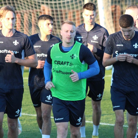 Darmstädter Spieler auf einer Laufrunde während des Trainingslagers in Spanien