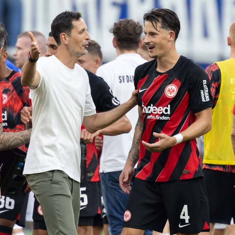 Dino Toppmöller und Robin Koch nach dem Sieg gegen Darmstadt