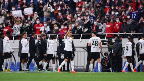 Eintracht-Oldie Makoto Hasebe erlebte bei der Japan-Reise der Frankfurter emotionale Momente. Nach zuvor wochenlanger Verletzungspause wurde der 38-Jährige gegen seinen Ex-Klub Urawa Red Diamonds eingewechselt. Trotz zweier Niederlagen zum Abschluss der Tour überstrahlen die Erfolge alles bei den Hessen. Das Jahr 2022 - es war eines der emotionalsten und erfolgreichsten der 123-Jährigen Vereinshistorie.