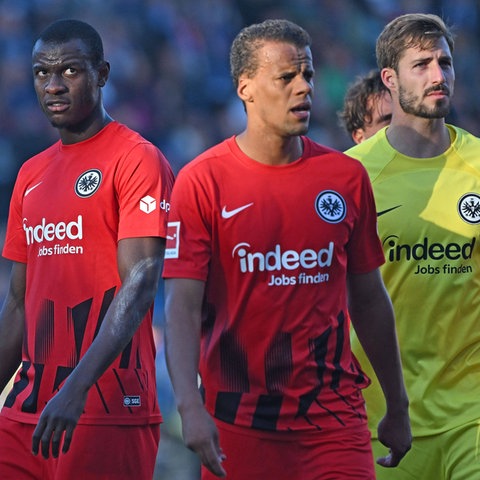 Evan N'Dicka, Timothy Chandler und Kevin Trapp nach dem Spiel in Bochum