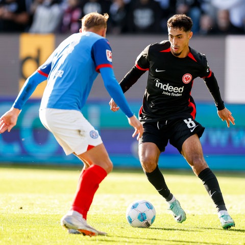 Fares Chaibi (rechts) im Hinspiel gegen Holstein Kiel.