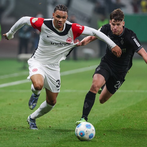 Nnamdi Collins und Lukas Ullrich im Zweikampf beim DFB-Pokalspiel im vergangenen Oktober