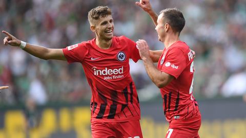 Jesper Lindström und Mario Götze jubeln in Bremen.