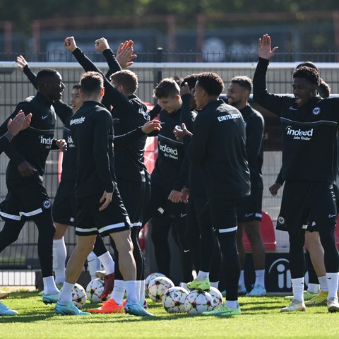 Gute Laune im Abschlusstraining der Eintracht