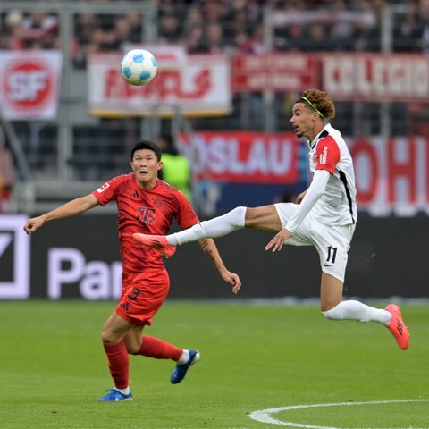 Hugo Ekitiké von Eintracht Frankfurt im Hinspiel gegen die Bayern