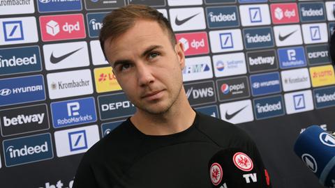 Mario Götze beim Interview in Dubai