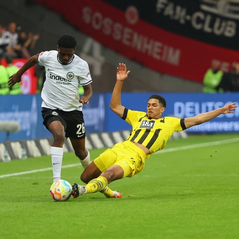 Ebimbe von Eintracht Frankfurt im Duell mit Dortmunds Bellingham