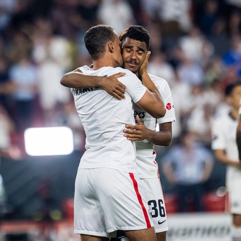 Knauff und Chandler bejubeln den Europa-League-Gewinn der Eintracht