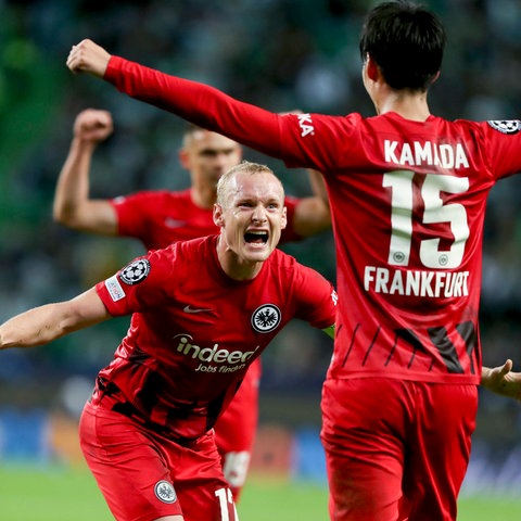 Rode und Kamada von Eintracht Frankfurt jubeln