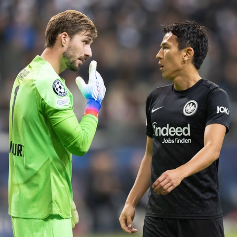 Kevin Trapp und Makoto Hasebe im Gespräch