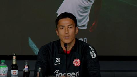 Makoto Hasebe auf der Pressekonferenz