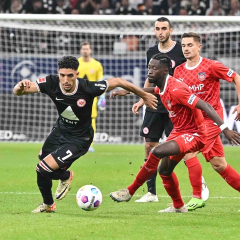 Omar Marmoush von Eintracht Frankfurt im Hinspiel gegen Heidenheim