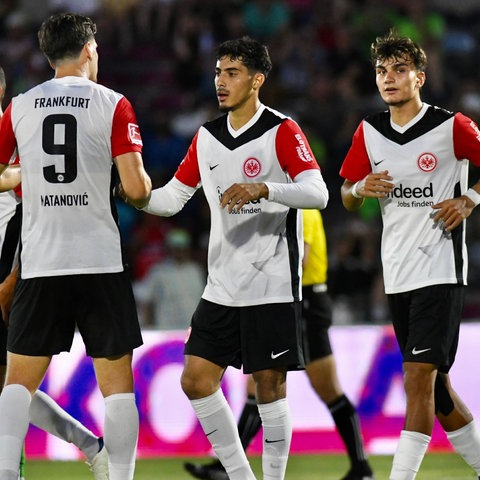 Igor Matanovic (von links), Fares Chaibi und Can Uzun.