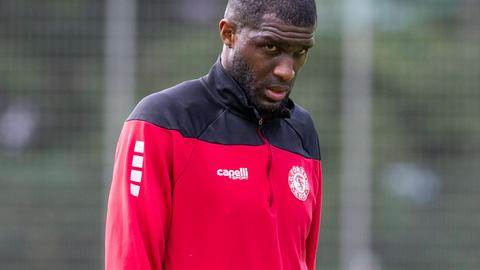 Anthony Modeste im Trainingsshirt von Fortuna Köln