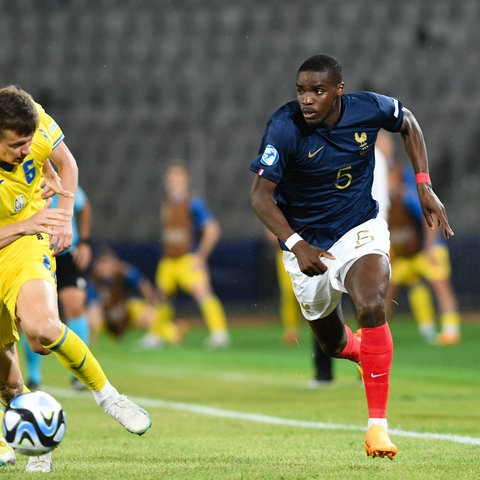 Niels Nkounkou bei der französischen U21. 