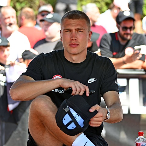 Rasmus Kristensen beim Testspiel der Eintracht in Heusenstamm