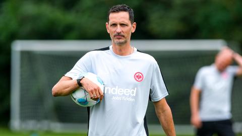 Dino Toppmöller beim Trainingsauftakt der Eintracht