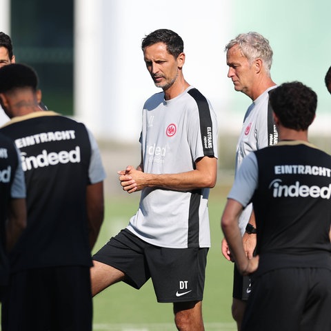 Eintracht-Trainer Dino Toppmöller musste in der Länderspielpause mit einem deutlich kleineren Kader trainieren.