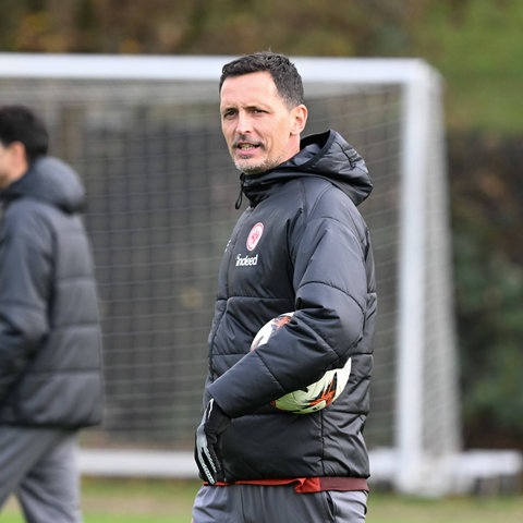 Dino Toppmöller beim Training von Eintracht Frankfurt