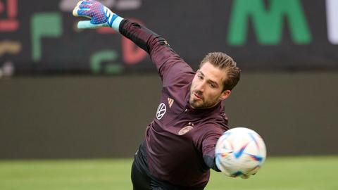 Trapp fliegt Richtung Ball